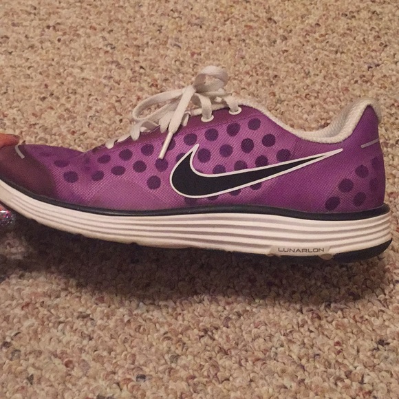 Nike Tennis Shoes - Picture 5 of 6
